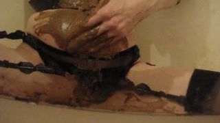 rubbing my shit all over my body