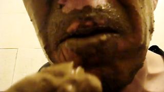 Rubbing my scat all over my face