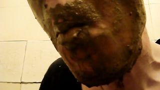 Rubbing my scat all over my face