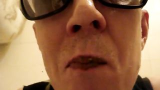 My own shit tastes so good i love eating it