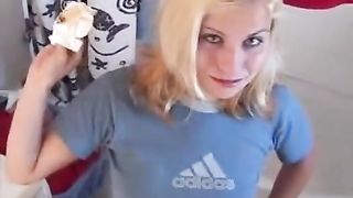 Hot pooping amateur girl
