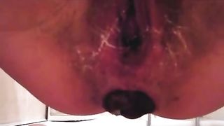 Hairy milf taking a big shit