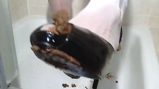 tranny shitting in the shower over his shoes
