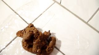 Sexy girl pooping
