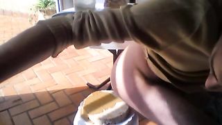 Adds her shit to pudding