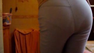 Black shit in her yoga pants