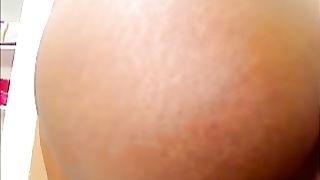 Sexy babe pooping on webcam