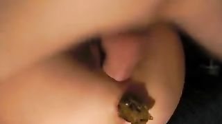 Sex while the girl is pooping