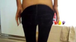 Girl with a nice ass pooping