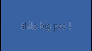 Hot babe pooping a big one on a blue plate