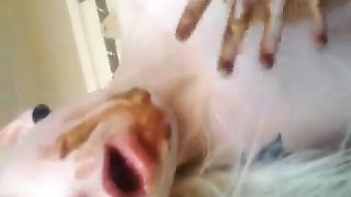 Moving her pussy with fresh shit