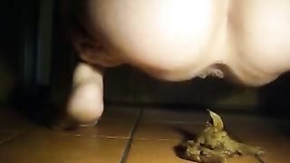 Sexy amateur pooping on the floor