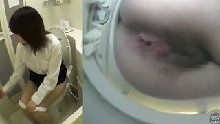 Japanese babe masturbating after pooping