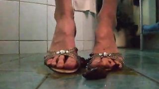 Creamy poop on her sandals