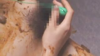 Hot babe reached orgasm with shit on her face