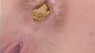 Amateur redhead pooping