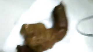 Italian babe pooping in the shower