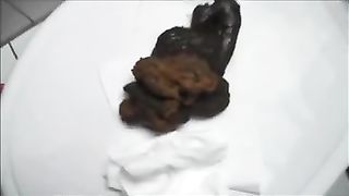 Hot babe in lace black dress pooping