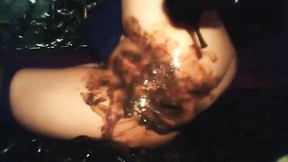 Smoking hot cam girl smearing poop on her perfect ass