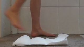 Beautiful teen rubbing shit on her feet