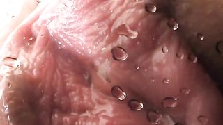 Incredible close up of a peeing pussy