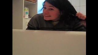 Brunette babe with a big ass pooping in the tub