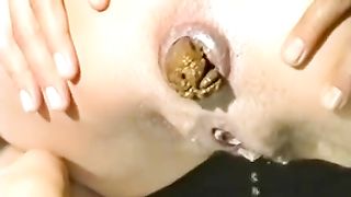 Amateur girl fingering her ass after shitting