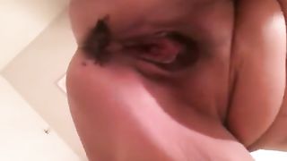 Messy shit between her cheeks