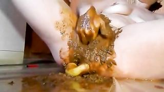 Amazing scat lover squirting