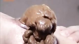 Sexy teen spreading her butt cheeks to poop
