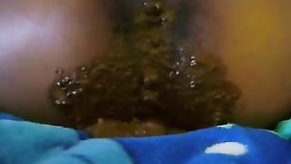 Ebony girl rubbing her clitoris while pooping