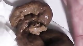 Spanish girl pooping in the tub