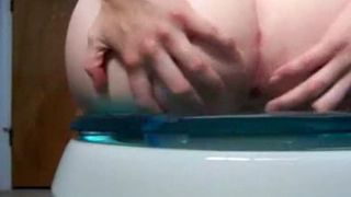 Beautiful girl with a very big ass pooping