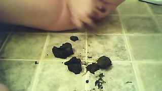 Chubby babe smearing shit on her vagina while masturbating