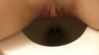 Shaved girl dropped a long turd in close up