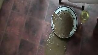 BBW babe dropped diarheea on a white plate