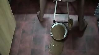 BBW babe dropped diarheea on a white plate