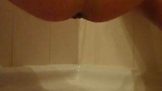 Amanda shitting in the shower