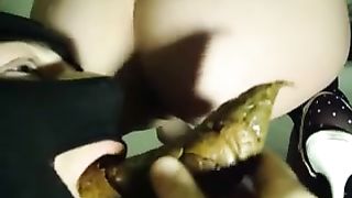 Hot girlfriend pooping a very long turd