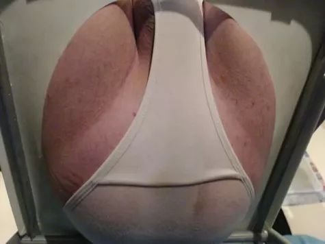 640px x 356px - Dirty shemale pooping in her white panties