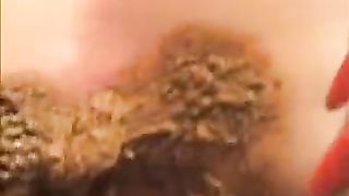 Messy farts in her red panties