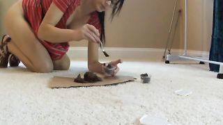 Webcam girl pooping in different lunch boxes