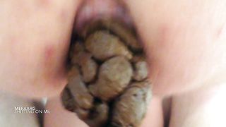 Girlfriend pooping on her boyfriends belly