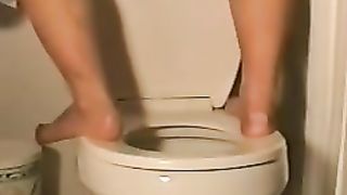 Vintage video of a sexy milf pooping