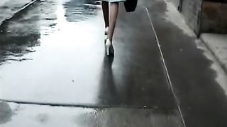 Rich brunette babe peeing in public