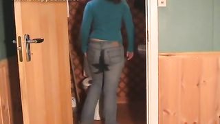 Desperate teen pissed in her tight jeans