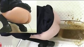 Amateur Japanese girl did a real diarheea mess
