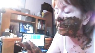 Amateur xxx wife giving scat blowjob