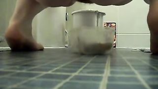 BBW lady pooping on bathroom floor