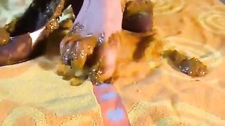 Tattooed milf rubbing poop on her feet